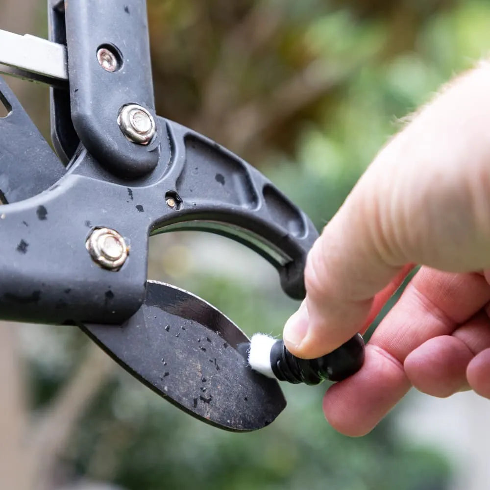 Kleva Universal Sharpening Tool for Knives Scissors and Garden Shears KOSH01