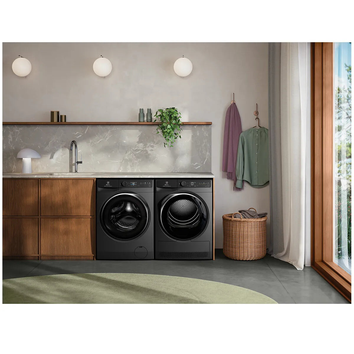 Electrolux 9kg UltimateCare 900 Steam Heat Pump Dryer - Dark Onyx EDH902R9SC