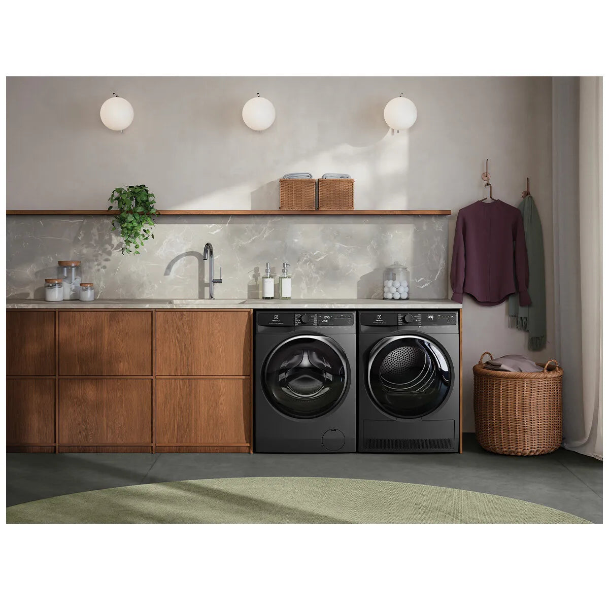 Electrolux 9kg UltimateCare 700 Heat Pump Dryer with 3D Sense - Dark Onyx EDH903R7SC